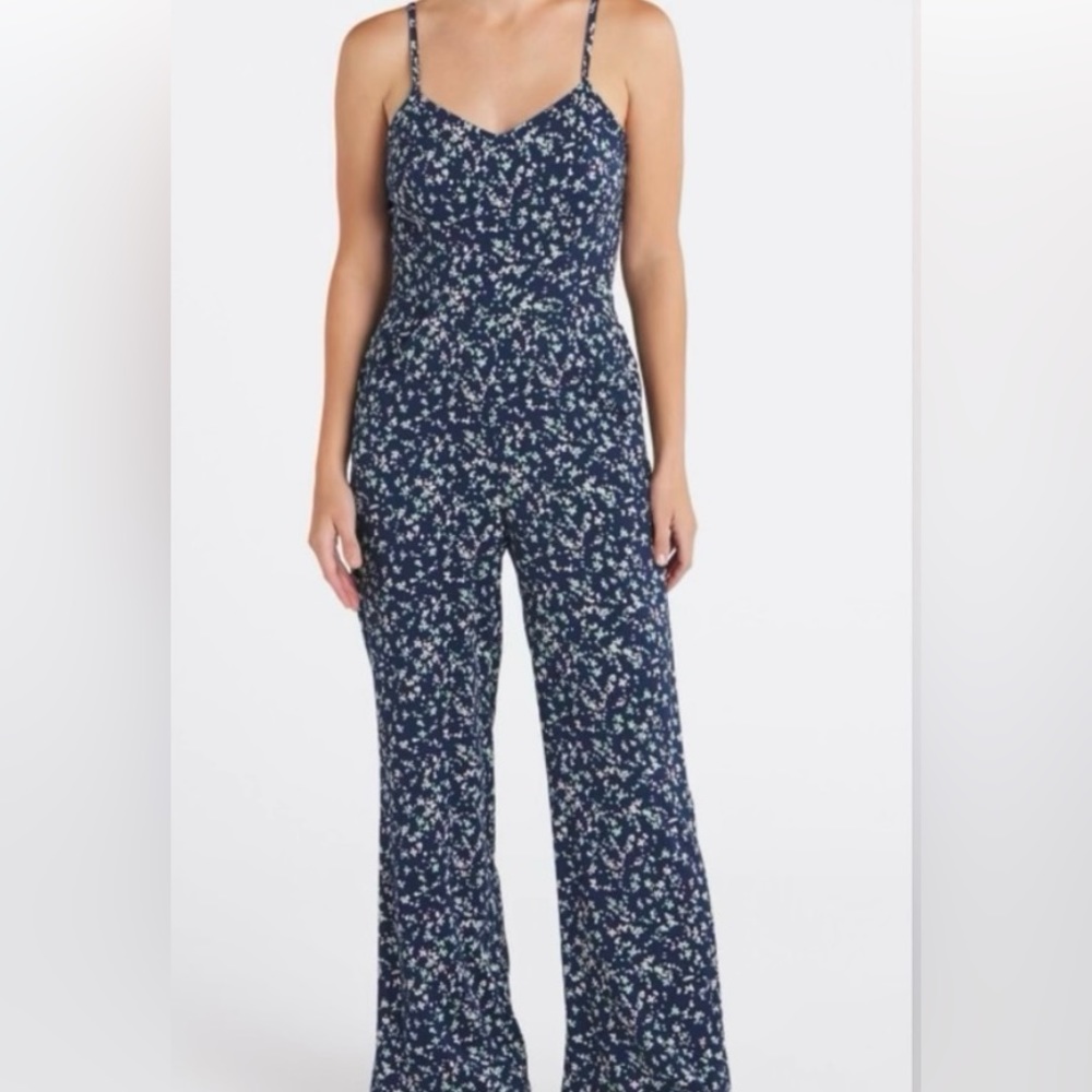 🤩🤩 This stunning 41 Hawthorn Beatriz Jumpsuit